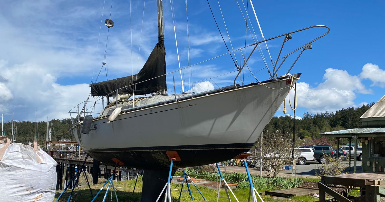 29' C&C Sailboat Starboard