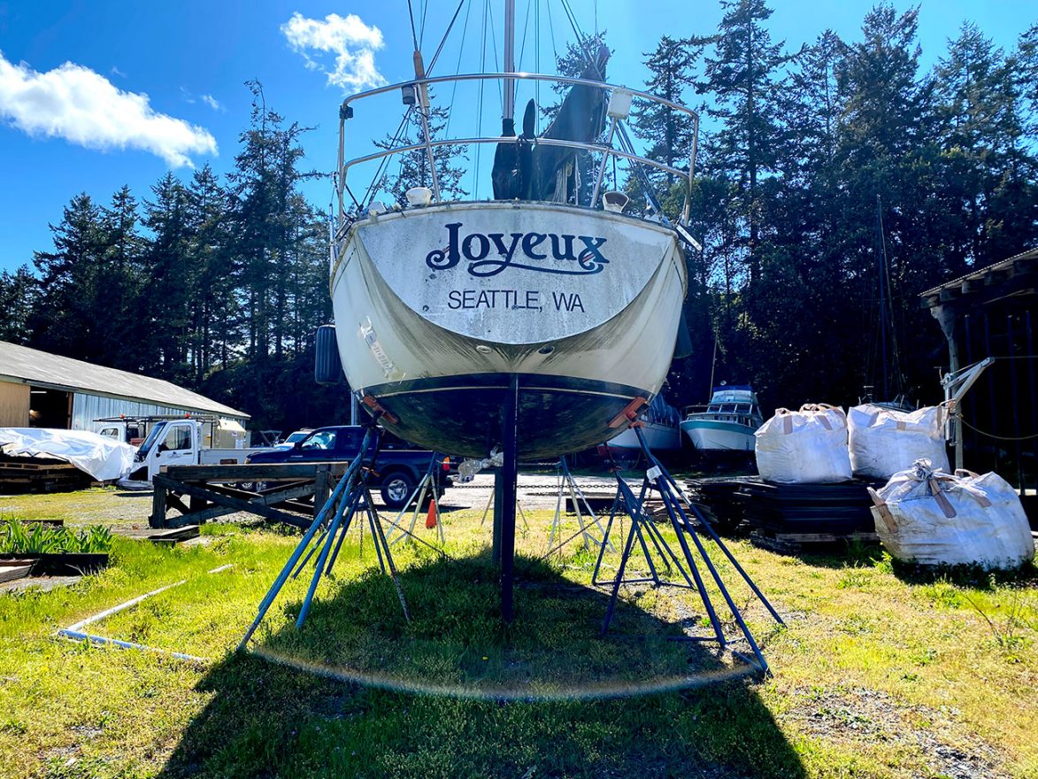 29' C&C Sailboat Stern